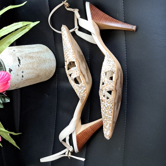 LNIB BCBG Vintage Heels 👠 - Picture 3 of 13